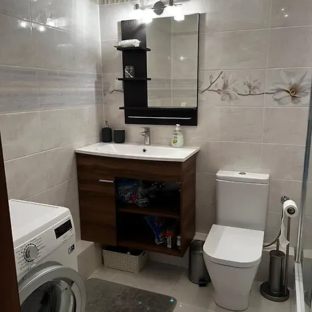 Cozy Corner: Apartment With Wifi And Private Balcony Breslau Exterior foto