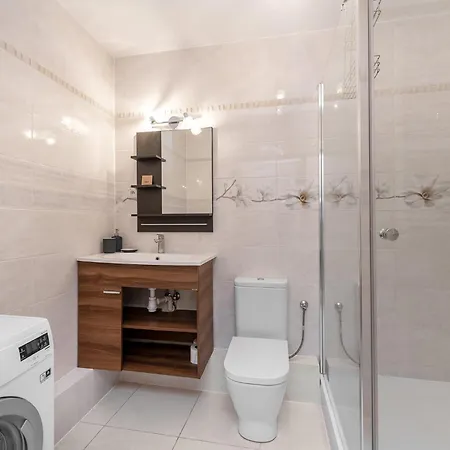 Cozy Corner: Apartment With Wifi And Private Balcony Breslau Exterior foto