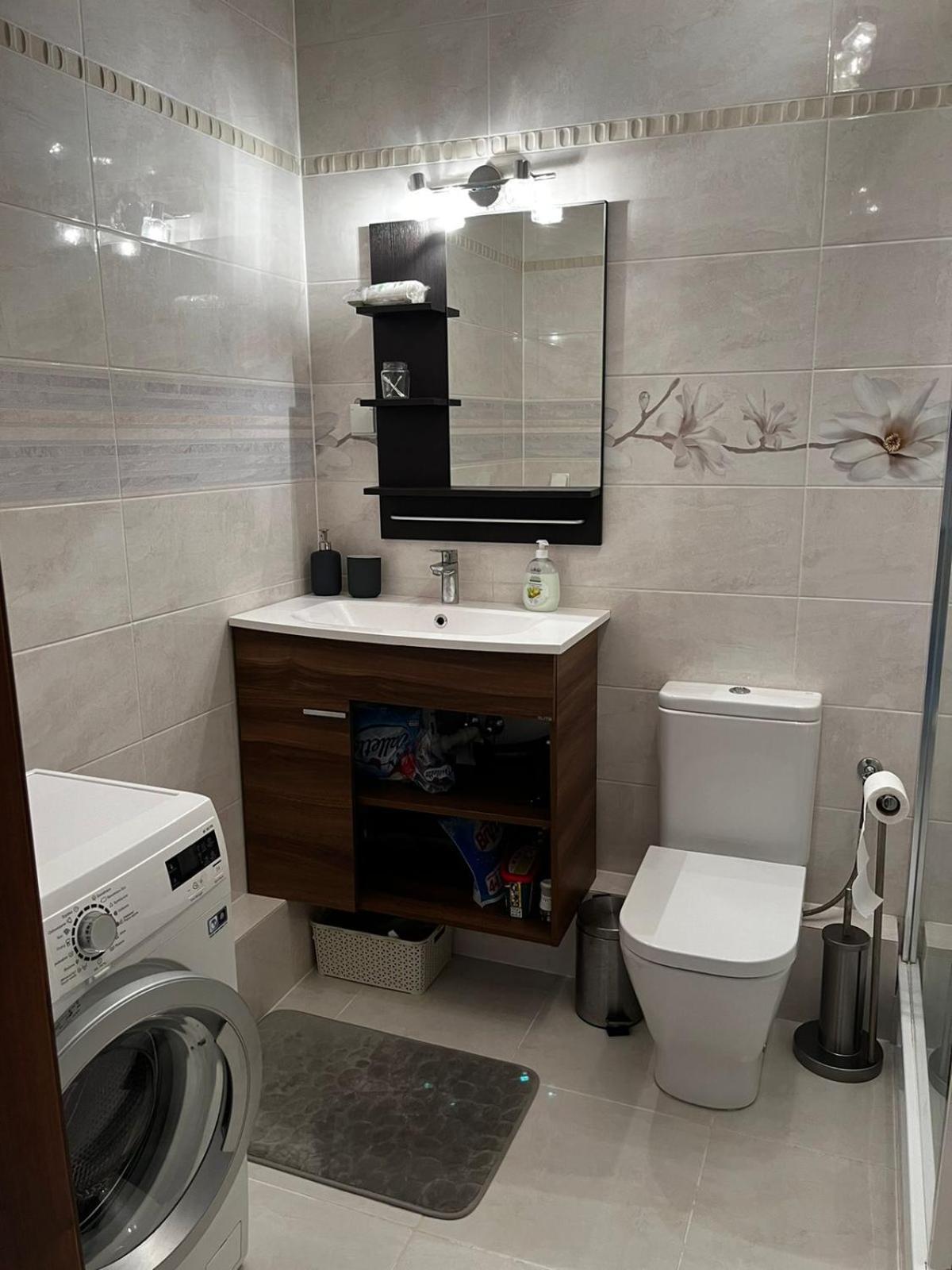 Apartament Cozy Corner: With Wifi And Private Balcony